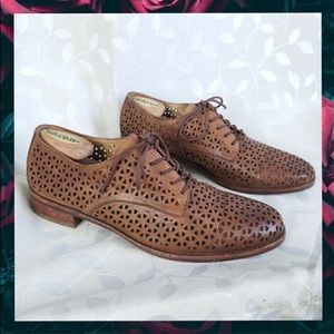 Patricia Nash Leather Die Cut Sofia Oxfords Tan.